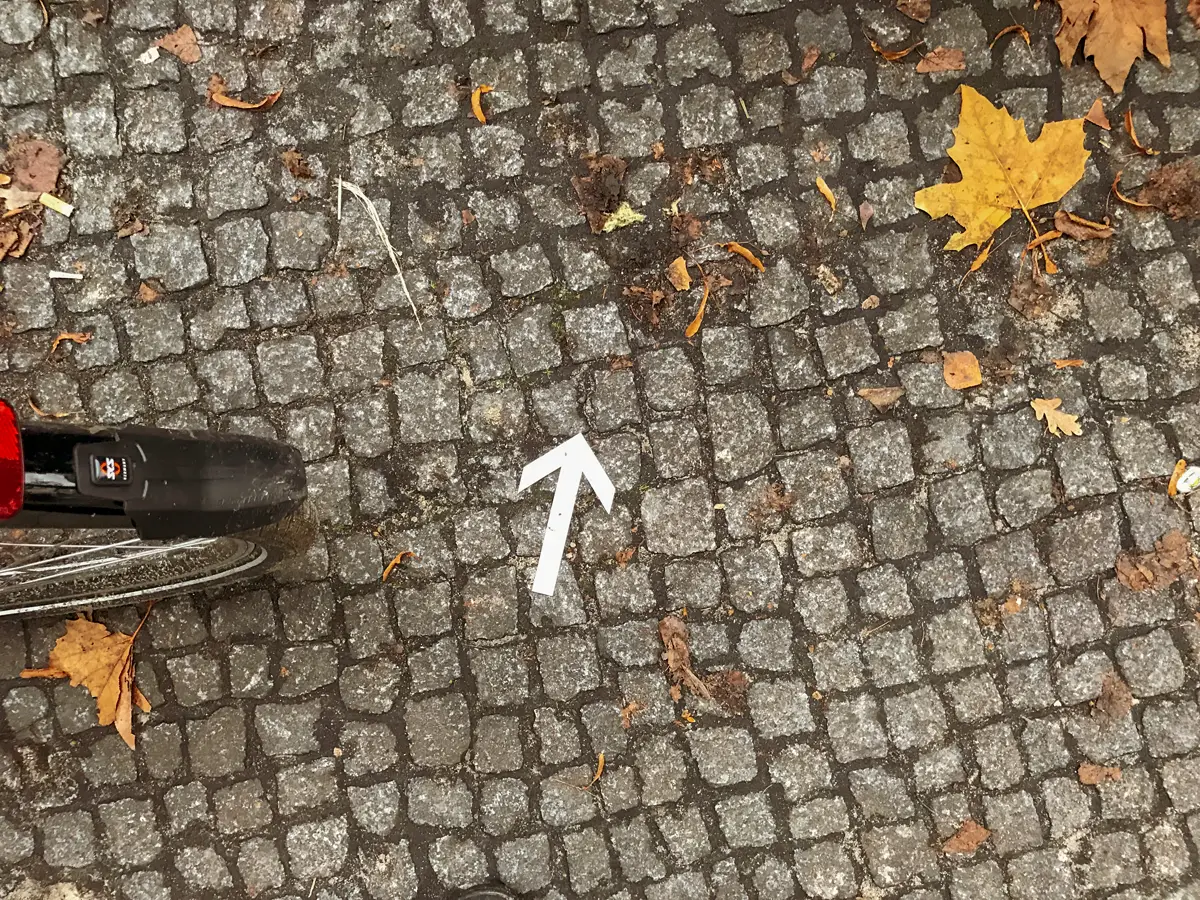 Admiralstraße. Der Boden – Berlin – 26. November 2017 Ich wette, Sie achten nicht einmal mehr auf den Boden, auf dem Sie gehen. Ich schon.