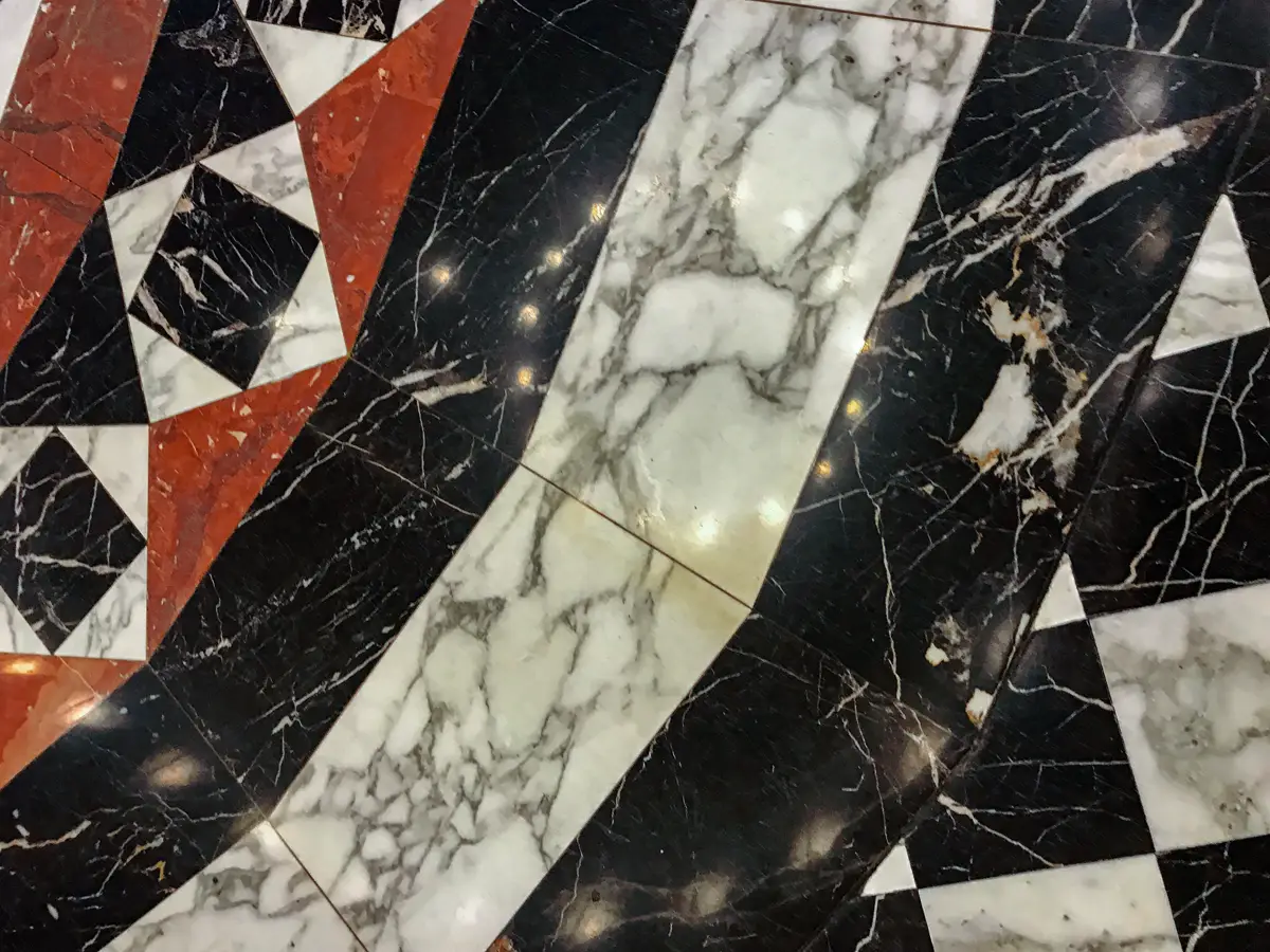 Ich wette, Sie achten nicht einmal mehr auf den Boden, auf dem Sie gehen. Ich schon. Quartier 206. Der Boden – Berlin – 05. Januar 2019