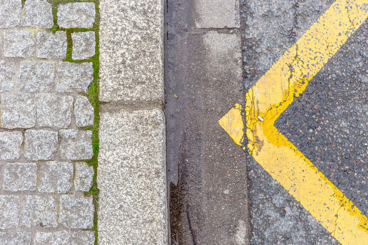 Je parie que vous ne faites même plus attention au sol sur lequel vous marchez. Moi, oui. Rue Lavoisier. Il suolo - Tours. 15 Février 2014